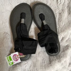 Sanuk yoga mat sandals